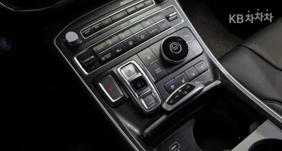 Хюндай The New (фейслифт) Санта Фе TM Хибрид1.6 HEV 2WD Престиж - 9