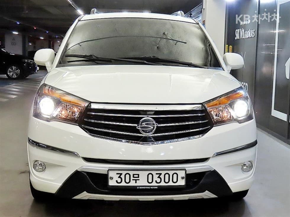 КейДжи Мобилити 코란도 투리스모9-местен 4x4 TX - 2
