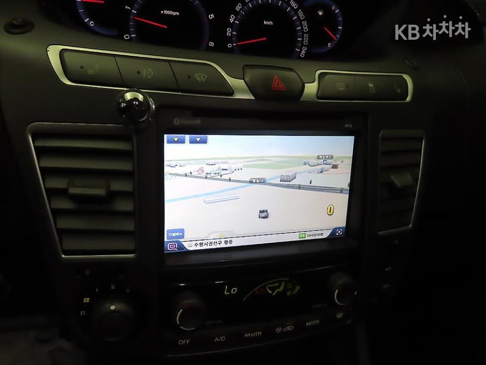 КейДжи Мобилити 코란도 투리스모9-местен 4x4 TX - 13