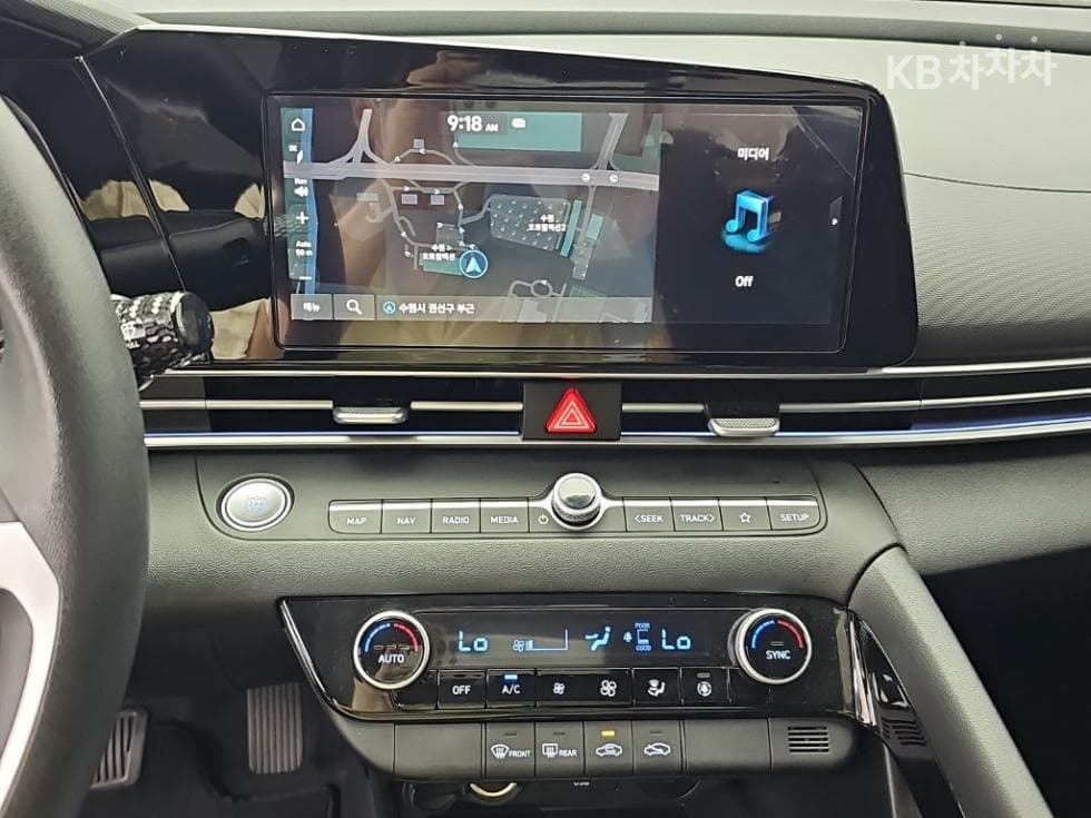 Hyundai The New (facelift) Avante (Elantra) Hybrid (CN7)1.6 HEV Smart - 10