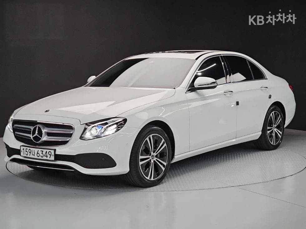 Mercedes-Benz E-Клас (W213) E220d Avantgarde - Image 1