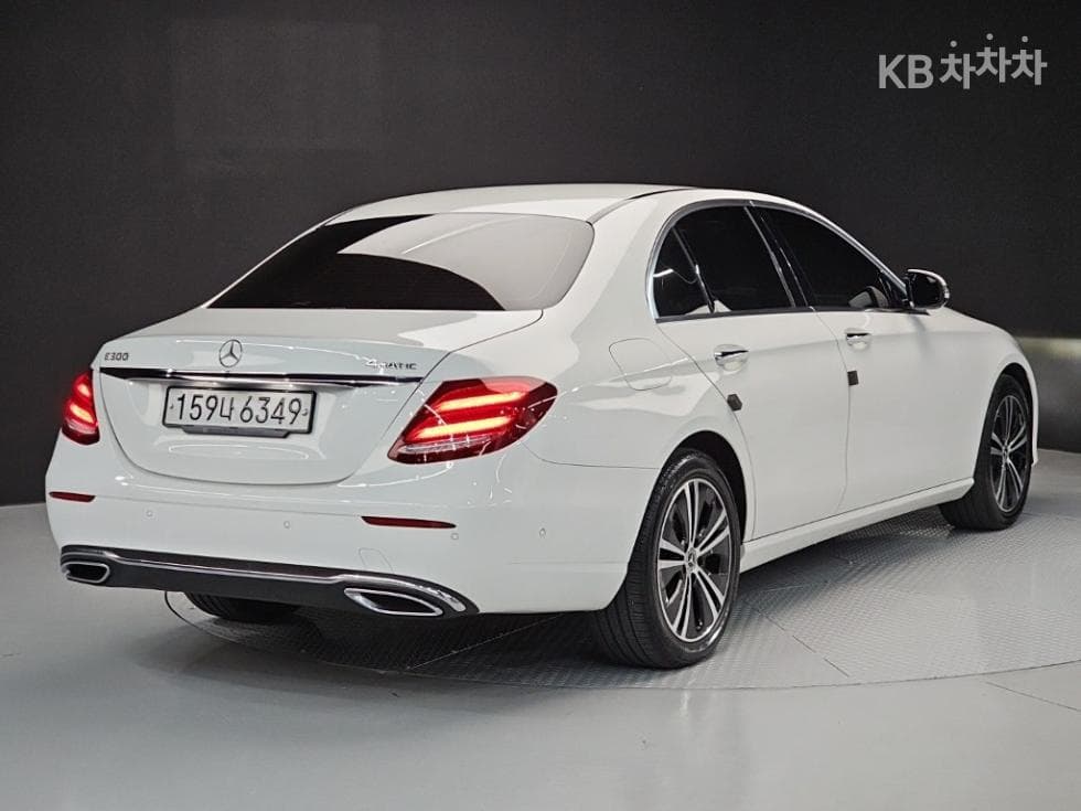 Mercedes-Benz E-Клас (W213)E220d Avantgarde - 4
