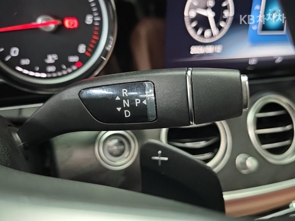 Mercedes-Benz E-Клас (W213)E220d Avantgarde - 8