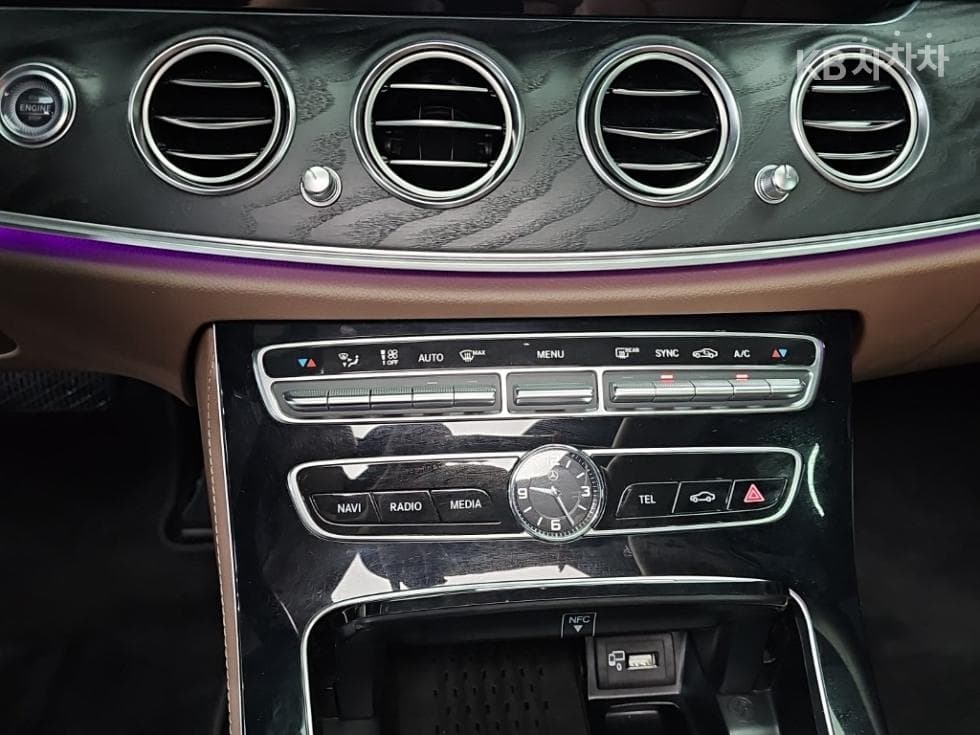 Mercedes-Benz E-Клас (W213)E220d Avantgarde - 10