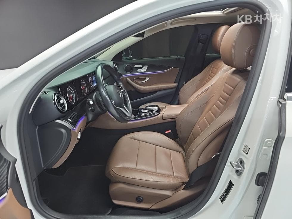 Mercedes-Benz E-Клас (W213)E220d Avantgarde - 11