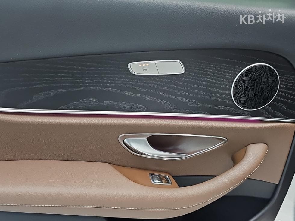 Mercedes-Benz E-Клас (W213)E220d Avantgarde - 13