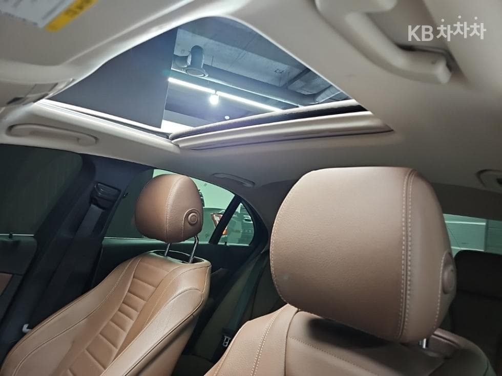 Mercedes-Benz E-Клас (W213)E220d Avantgarde - 14