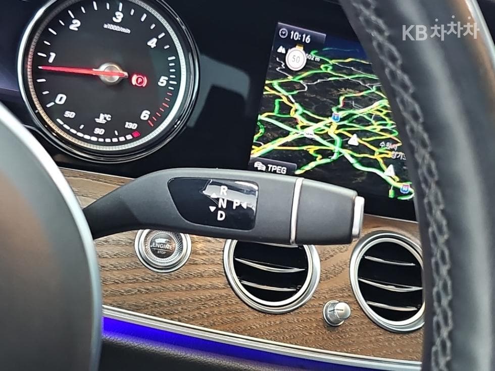 Mercedes-Benz E-Клас (W213)E220d 4MATIC Exclusive - 8