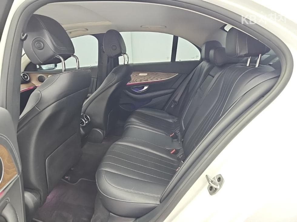 Mercedes-Benz E-Клас (W213)E220d 4MATIC Exclusive - 12