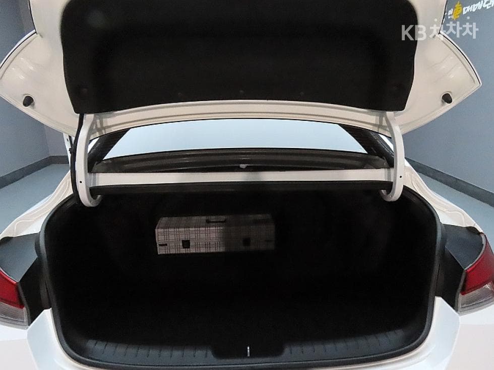 Hyundai All New Avante (Elantra)(CN7)1.6 Gasoline Modern - 19