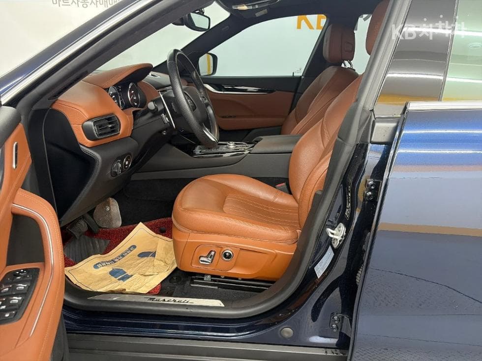마세라티 르반떼2.0 AWD GT - 11