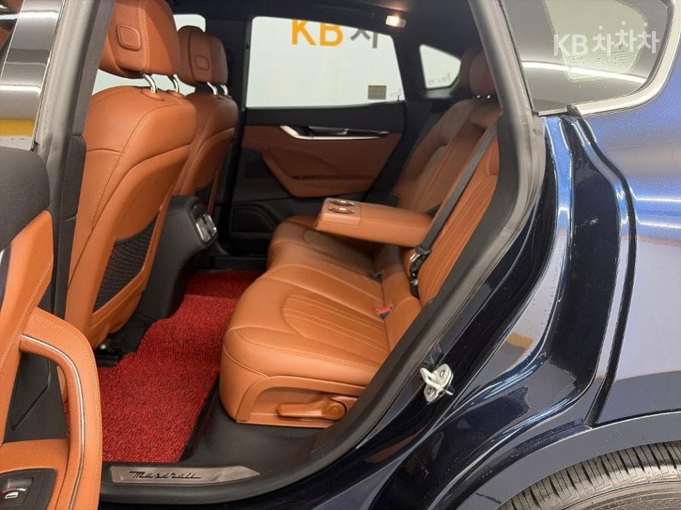 마세라티 르반떼2.0 AWD GT - 12