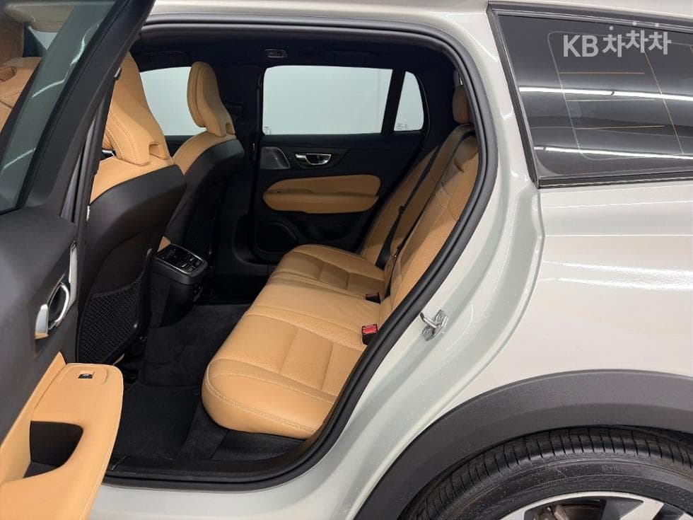 Volvo V60 CC(Второ поколение)T5 AWD Pro - 12
