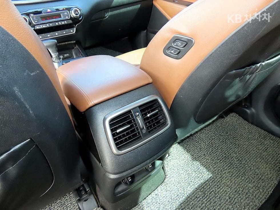 Киа The New (фейслифт) Sorento2.0 Дизел 2WD Noblesse - 15