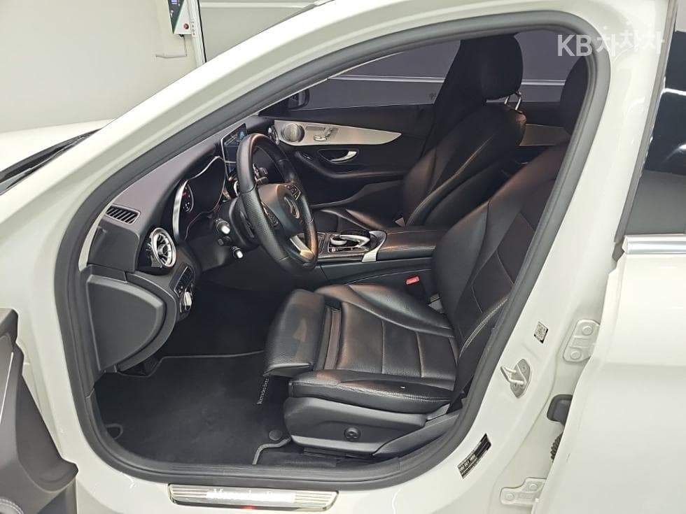 Mercedes-Benz The New (фейслифт) C-КласC220d Avantgarde W205 - 11