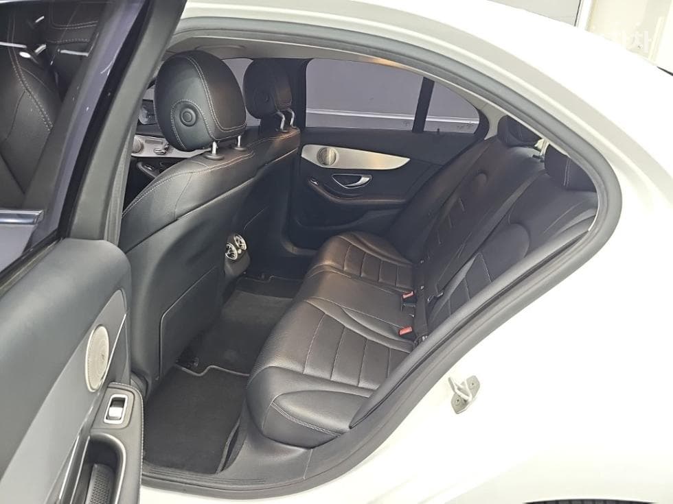 Mercedes-Benz The New (фейслифт) C-КласC220d Avantgarde W205 - 12