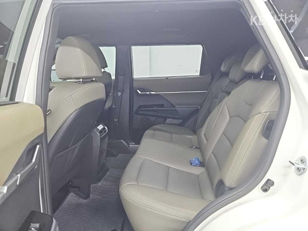 KG Mobility 토레스(J100)1.5 GDI Turbo Limited 블랙 에디션 - 12
