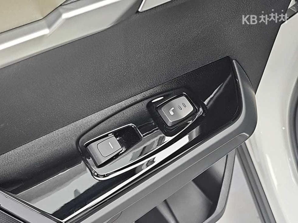 KG Mobility 토레스(J100)1.5 GDI Turbo Limited 블랙 에디션 - 13
