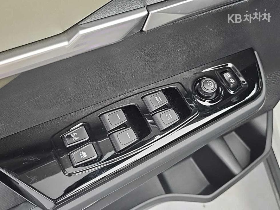 KG Mobility 토레스(J100)1.5 GDI Turbo Limited 블랙 에디션 - 19