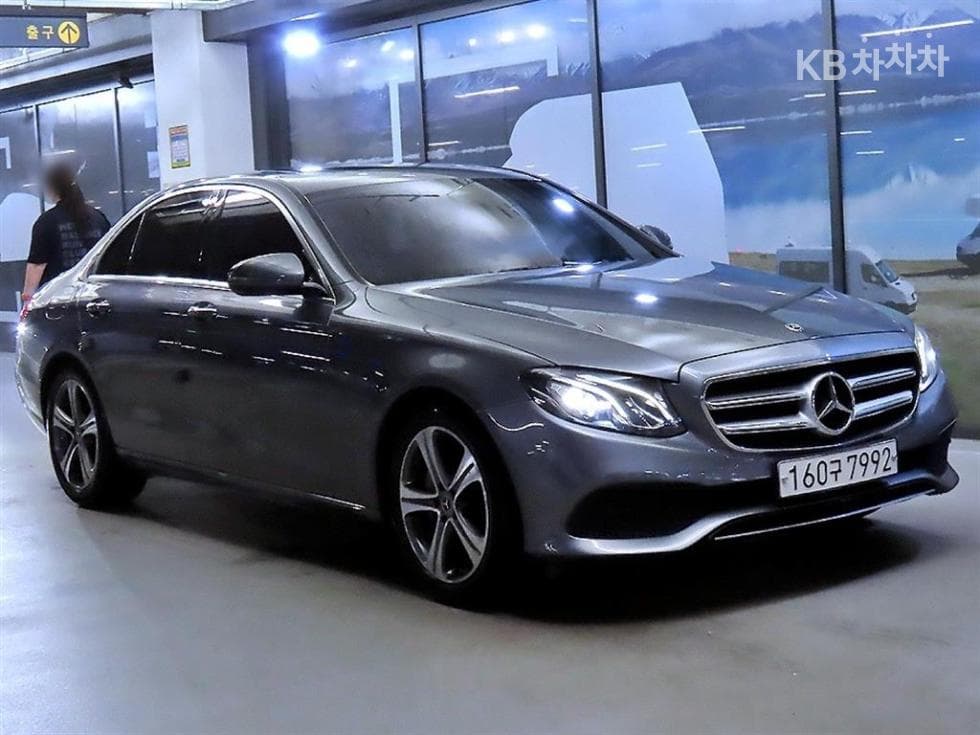 Mercedes-Benz E-Клас (W213) E300 Avantgarde - Image 1
