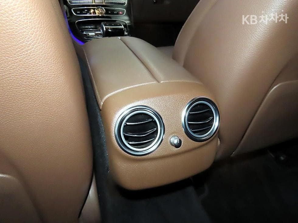 Mercedes-Benz E-Клас (W213)E300 Avantgarde - 16