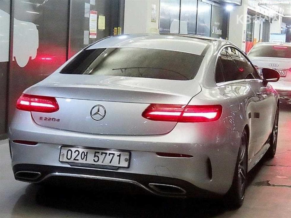 Mercedes-Benz E-Клас (W213)E220d COUPE - 4
