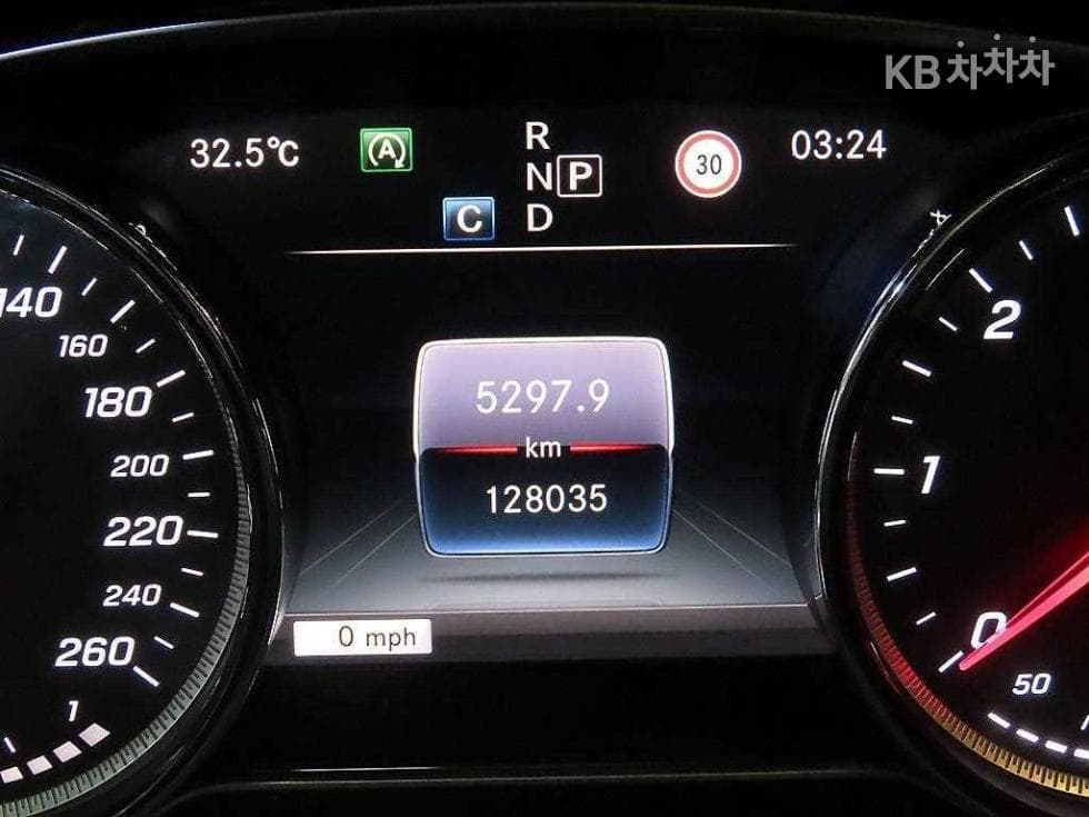 Mercedes-Benz E-Клас (W213)E220d COUPE - 9