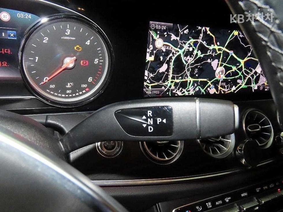 Mercedes-Benz E-Клас (W213)E220d COUPE - 12