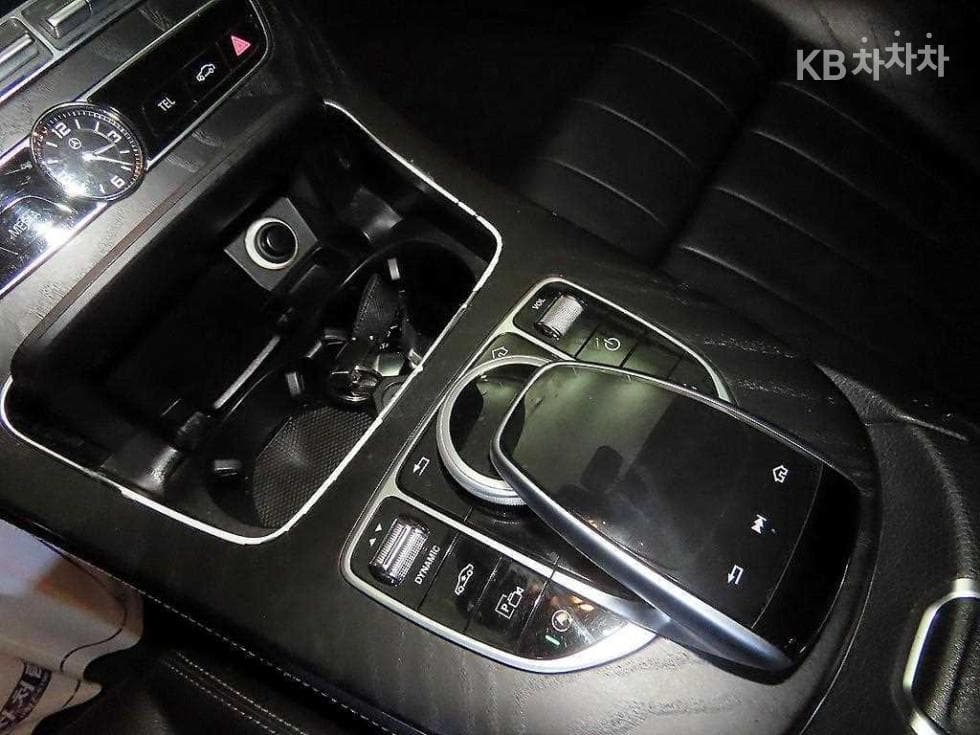 Mercedes-Benz E-Клас (W213)E220d COUPE - 13
