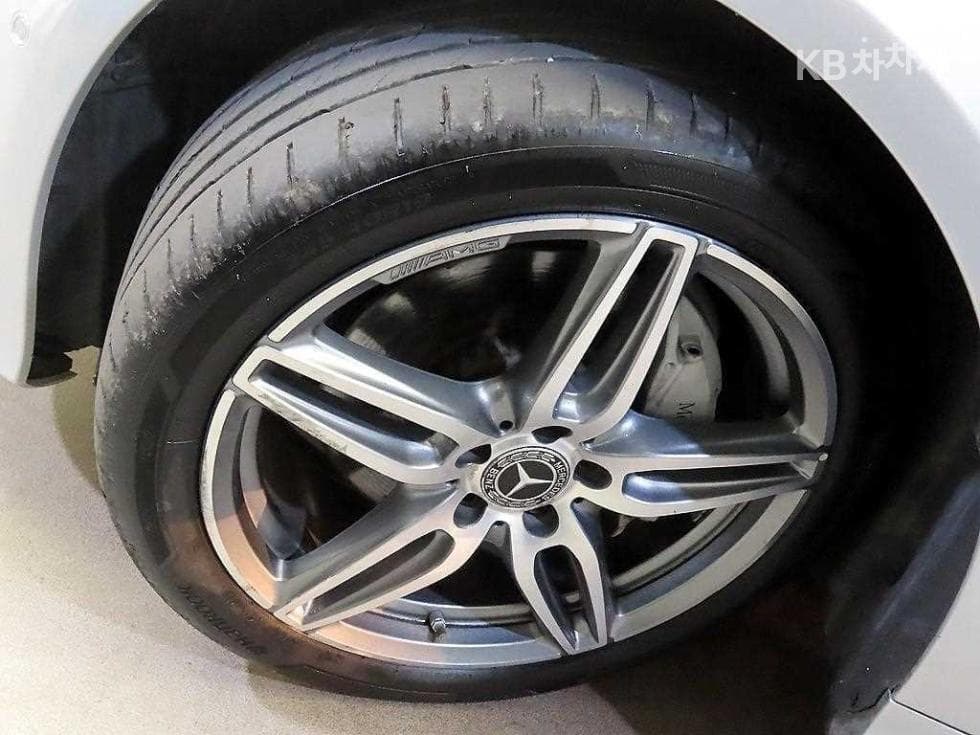 Mercedes-Benz E-Клас (W213)E220d COUPE - 20