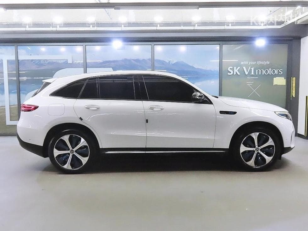 Mercedes-Benz EQC (N293)EQC 400 4Matic - - 3
