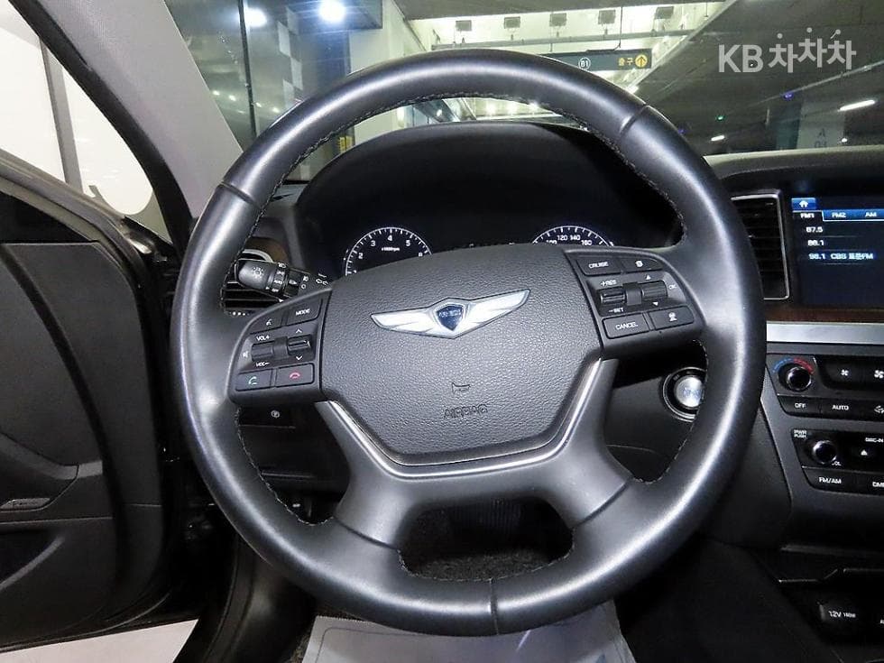 Hyundai GenesisDHG330 Premium AWD - 8