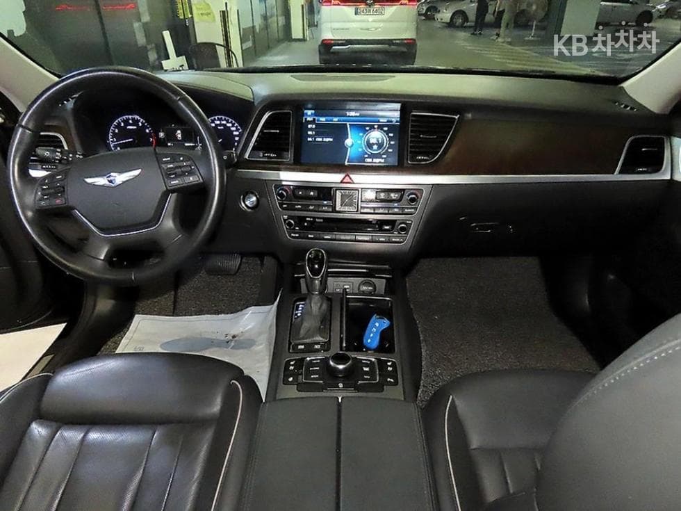 Hyundai GenesisDHG330 Premium AWD - 10