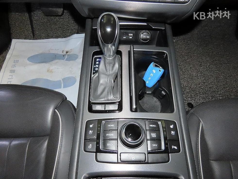Hyundai GenesisDHG330 Premium AWD - 12