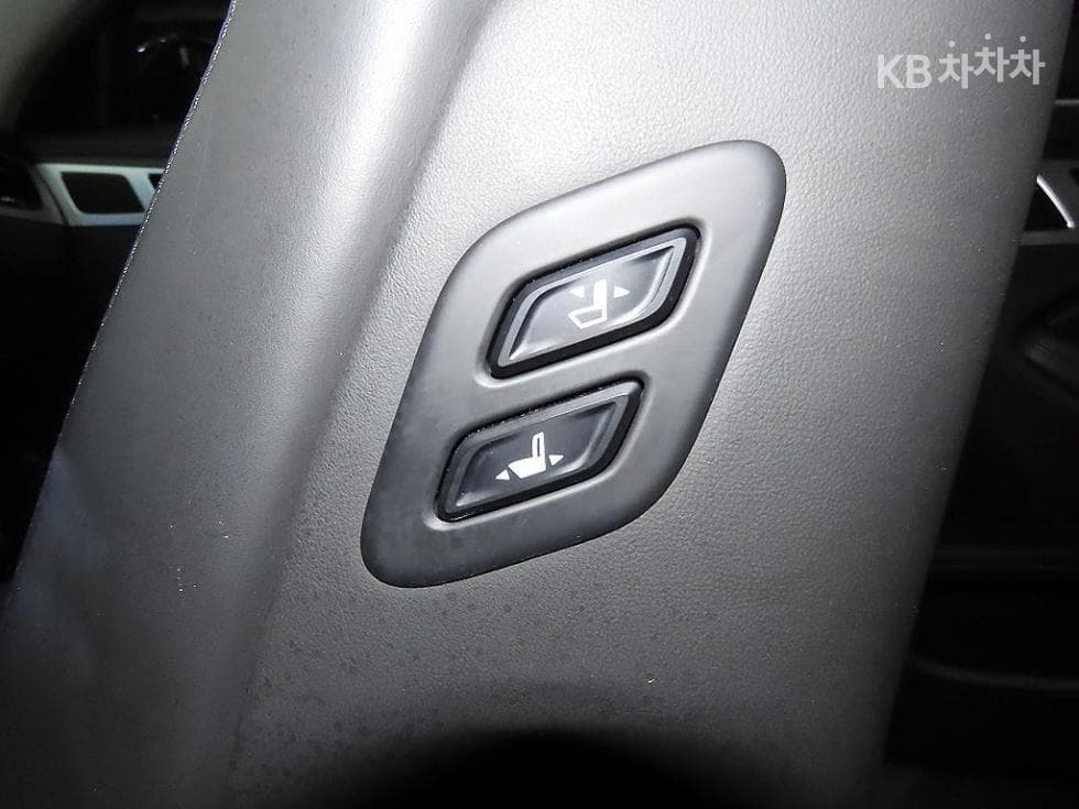 Hyundai GenesisDHG330 Premium AWD - 16