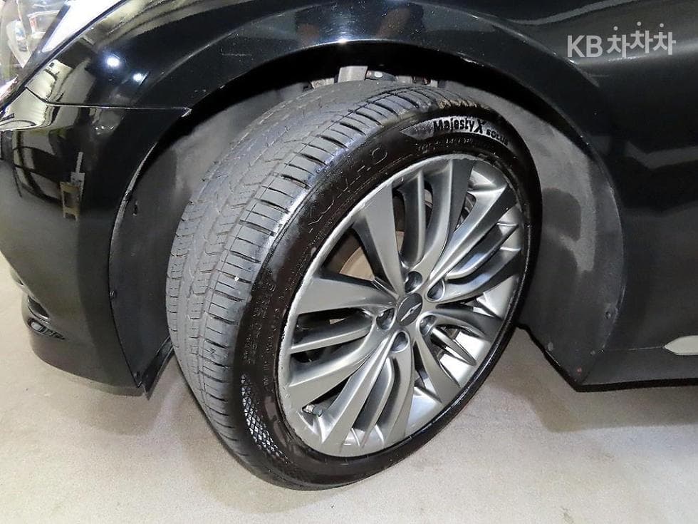 Hyundai GenesisDHG330 Premium AWD - 20