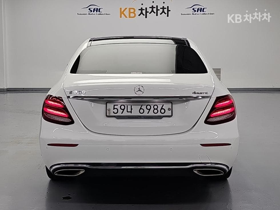 Mercedes-Benz E-Клас (W213)E300 4Matic Exclusive - 3