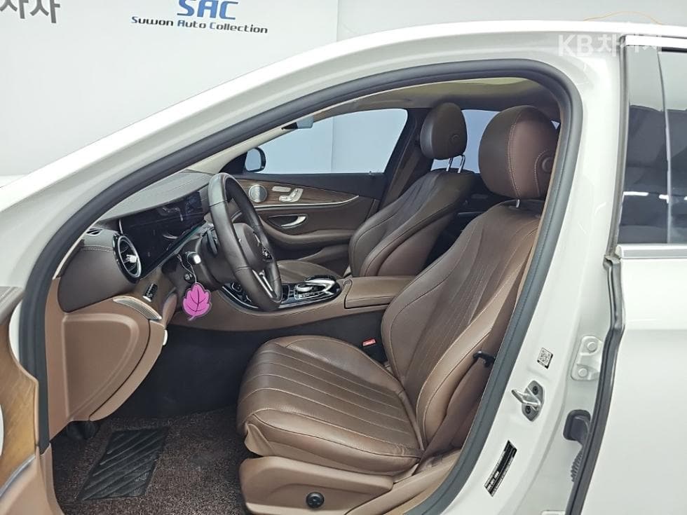 Mercedes-Benz E-Клас (W213)E300 4Matic Exclusive - 11