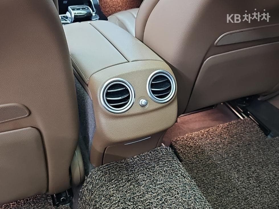 Mercedes-Benz E-Клас (W213)E300 4Matic Exclusive - 13