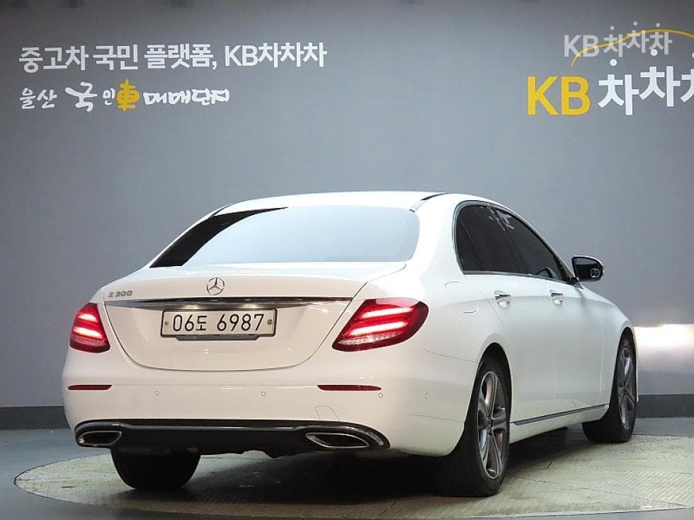 Mercedes-Benz New E-ClassE300 Avantgarde W212 - 2