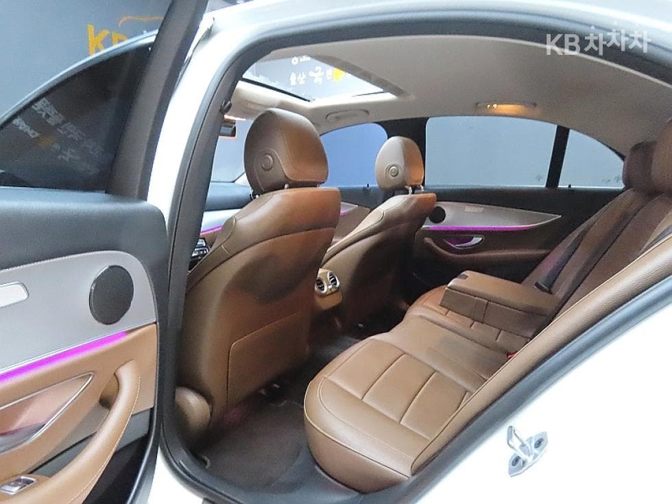Mercedes-Benz New E-ClassE300 Avantgarde W212 - 11