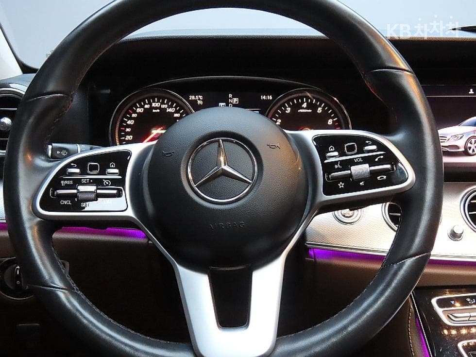 Mercedes-Benz New E-ClassE300 Avantgarde W212 - 17