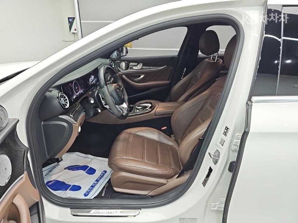 Mercedes-Benz Нов E-КласE63 AMG 4매틱 W212 - 11