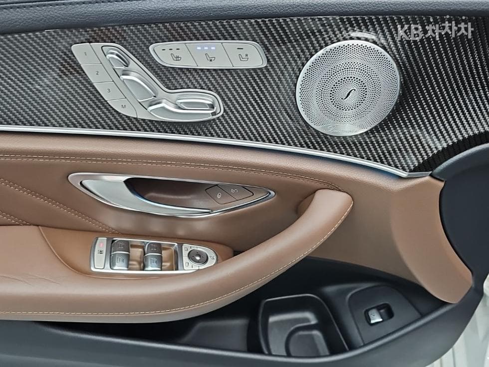 Mercedes-Benz Нов E-КласE63 AMG 4매틱 W212 - 17