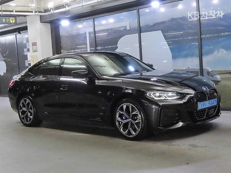 BMW i4 eDrive40 M Sport Pro - Image 1