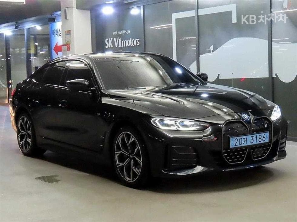 BMW i4 eDrive40 M Sport Pro - Image 1