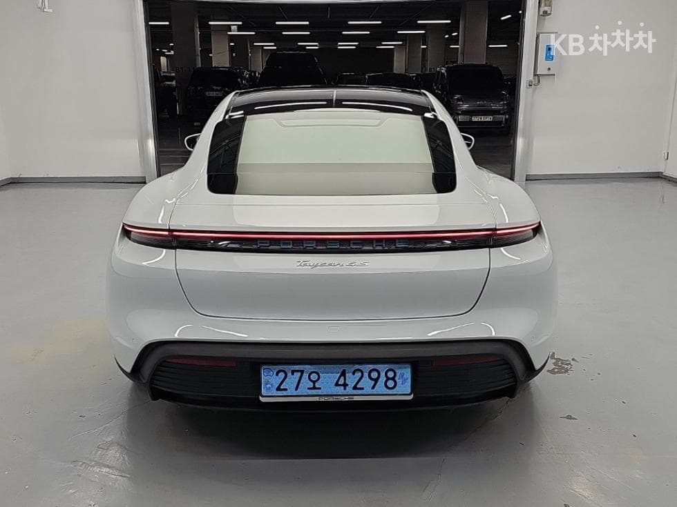 Porsche Taycan4S - 3