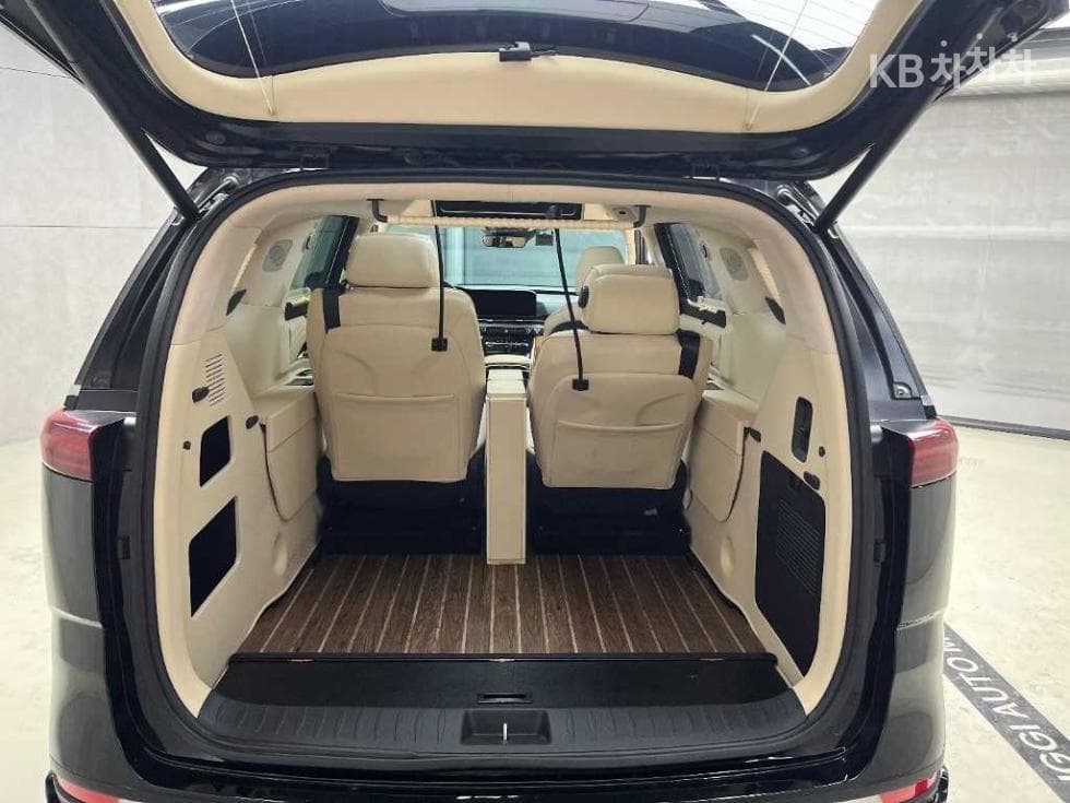 Kia Carnival 4th generationHigh Limousine (Carnival) G3.5 GDI 9-seater Signature - 15