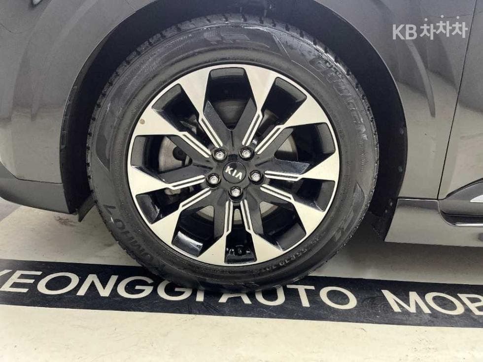Kia Carnival 4th generationHigh Limousine (Carnival) G3.5 GDI 9-seater Signature - 16