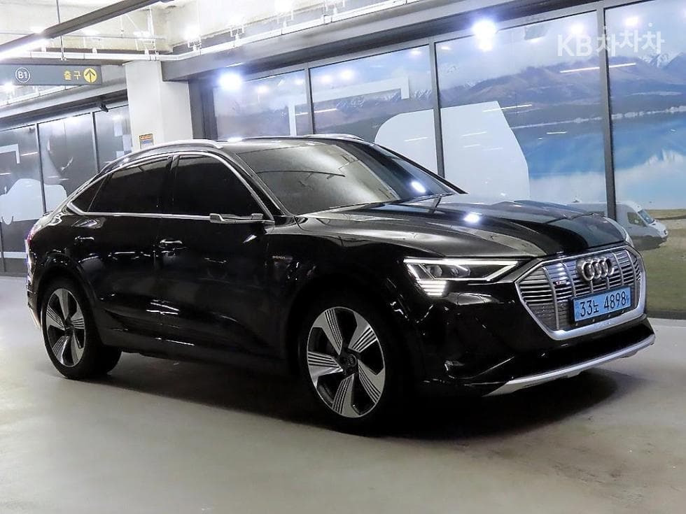 Ауди e-tron 55 Quattro Sportback Стандартен - Image 1
